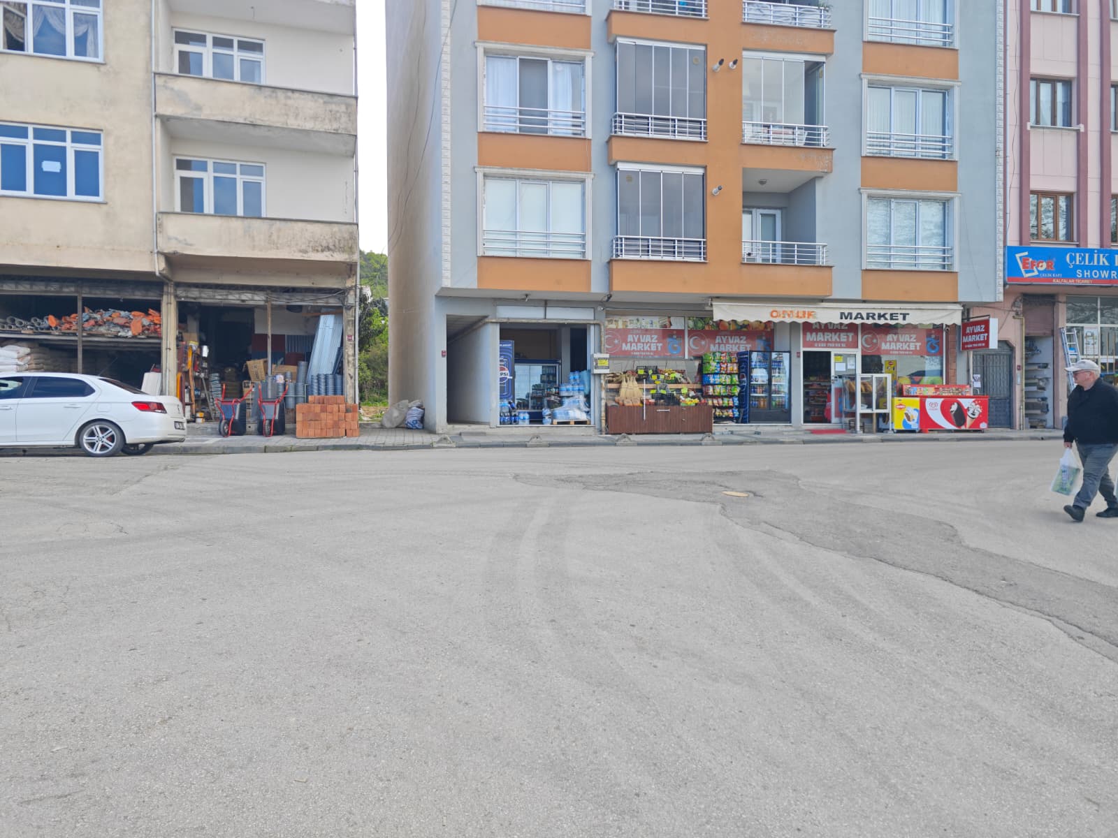 MABEL'DEN ARSİNDE BELEDİYE YAKININDA DOĞALGAZLI ASANSÖRLÜ DENİZ MANZARALI 2+1 KİRACILI DAİRE